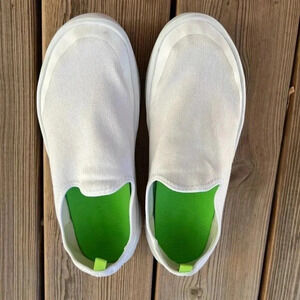 OOFOS OOmg eeZee Low White Slip On  Canvas Womens Sz 10